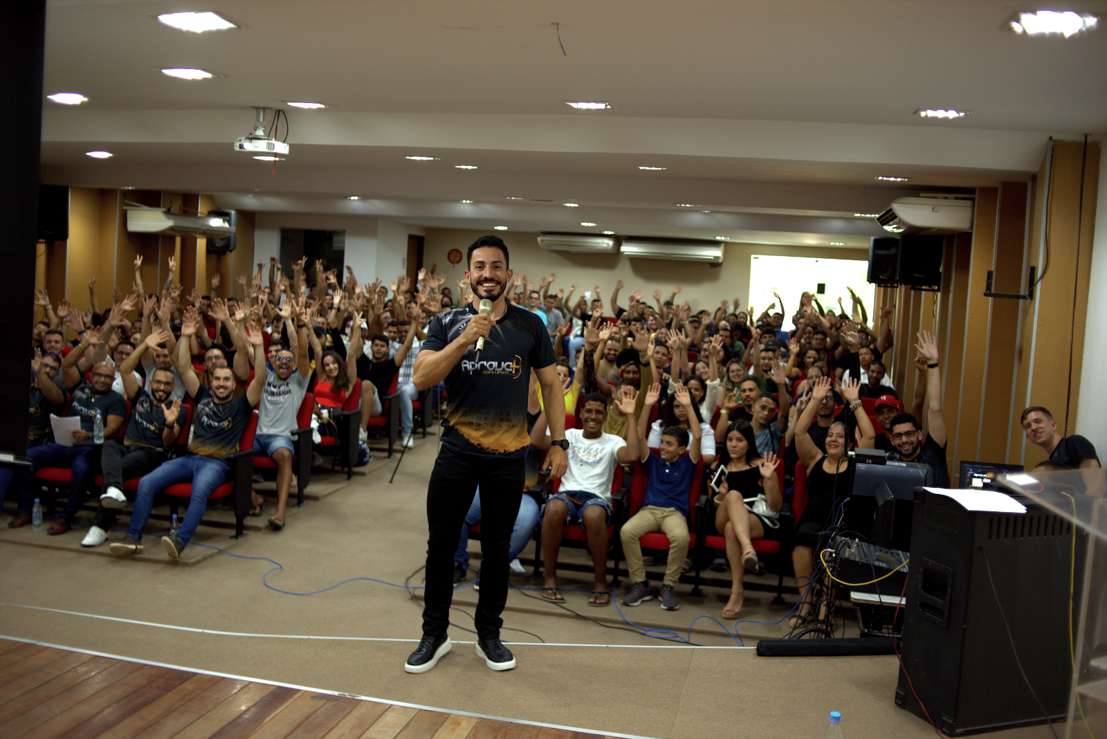 Evento do Aprova+ Concursos reunindo mais de 200 pessoas em Pesqueira-PE